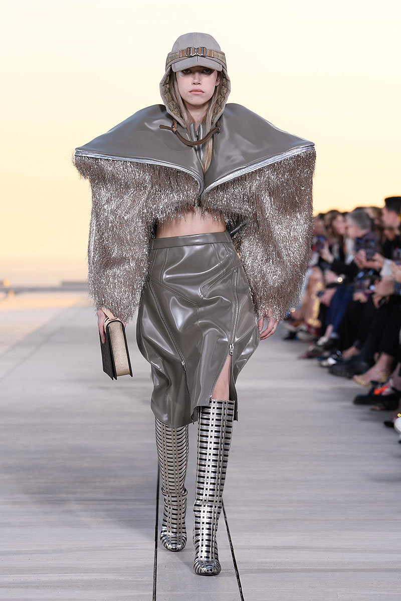 Louis Vuitton Cruise 23: futurismo en el desierto