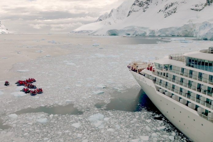 Silversea celebra el bautizo del crucero de expedición Silver Endeavour en la Antártida
