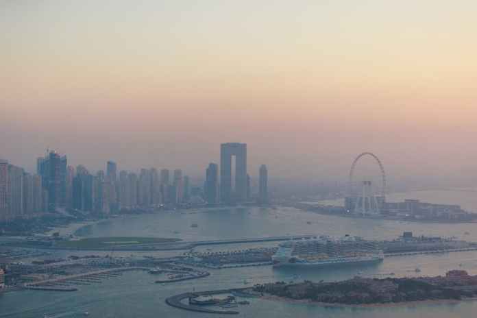 El crucero AIDAcosma visita por primera vez el Puerto de Dubai