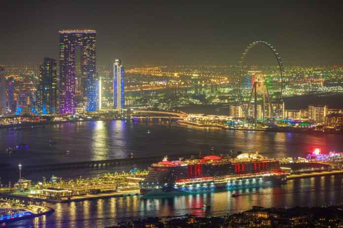 El crucero AIDAcosma visita por primera vez el Puerto de Dubai
