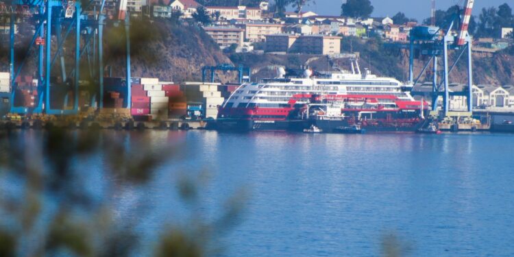 Gerente general de TPS asegura que Valparaíso necesita "pensar" más capacidad portuaria para atender cruceros