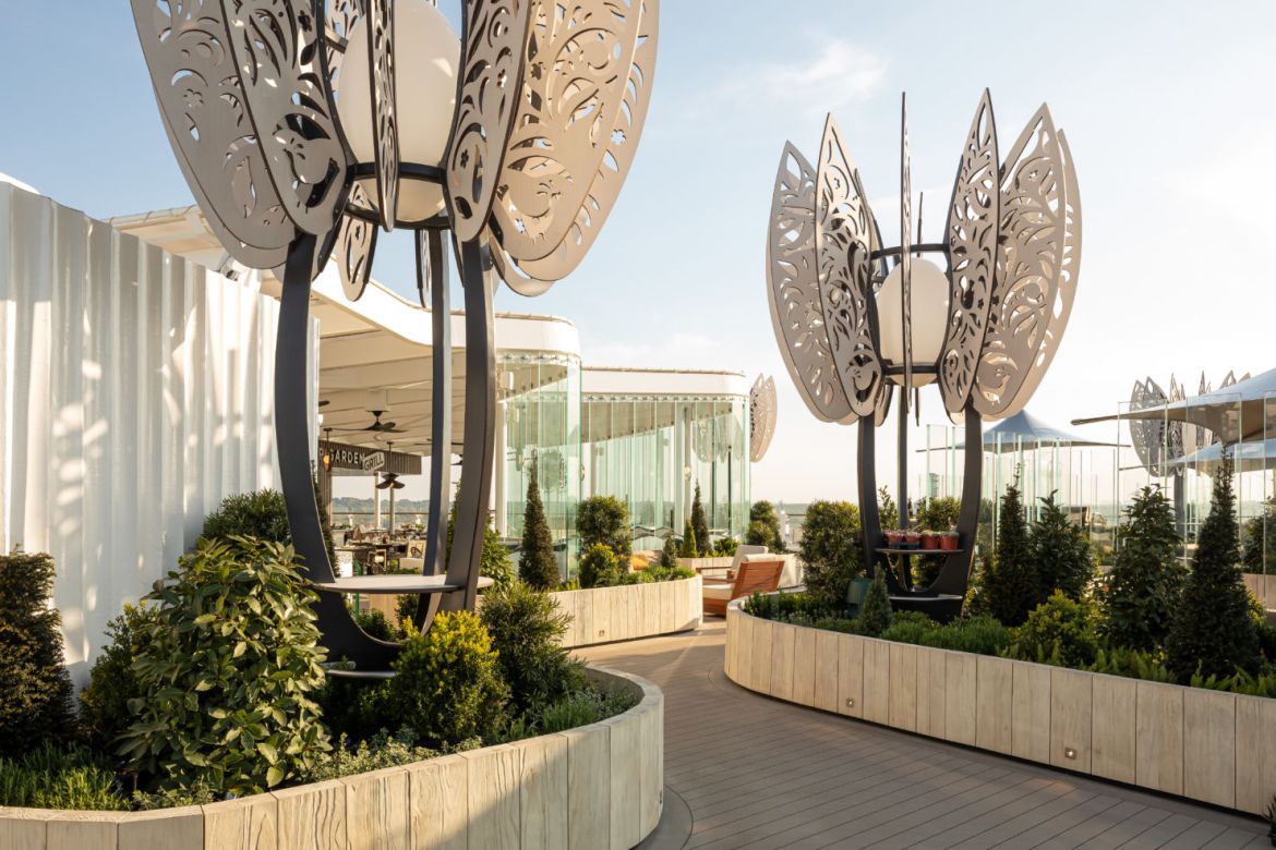 Celebrity Beyond demuestra una nueva manera de viajar en crucero - copy-of-cel-by-rooftopgarden-ob