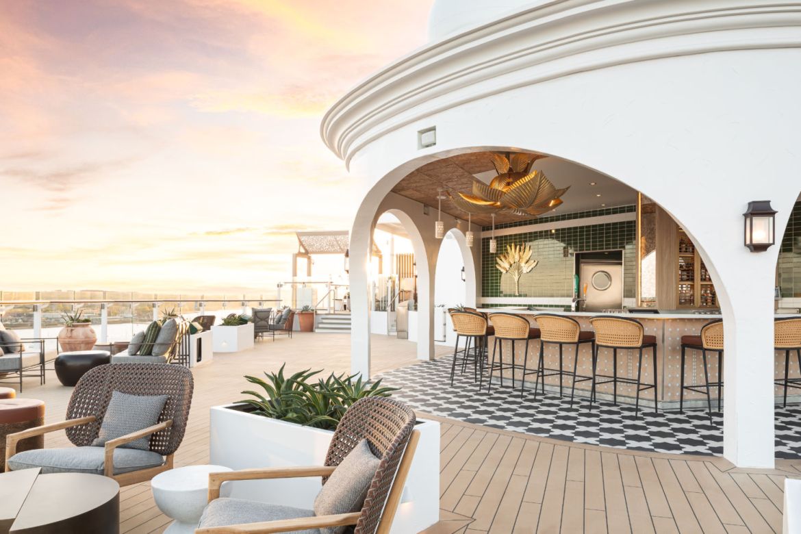 Celebrity Beyond demuestra una nueva manera de viajar en crucero - copy-of-cel-by-sunsetbar-ob-sky