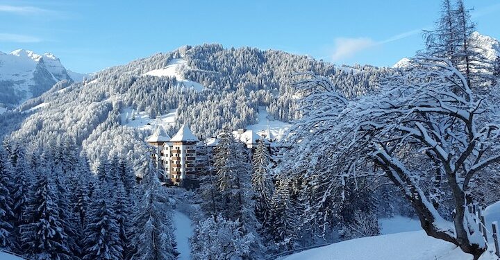 8 hoteles de lujo en la nieve para alojarte esta temporada de esquí