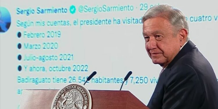 AMLO reta a Sergio Sarmiento sobre sus viajes a Sinaloa