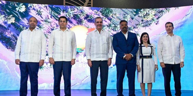 Abinader encabeza inauguración de la mayor feria de inversión turística del Caribe