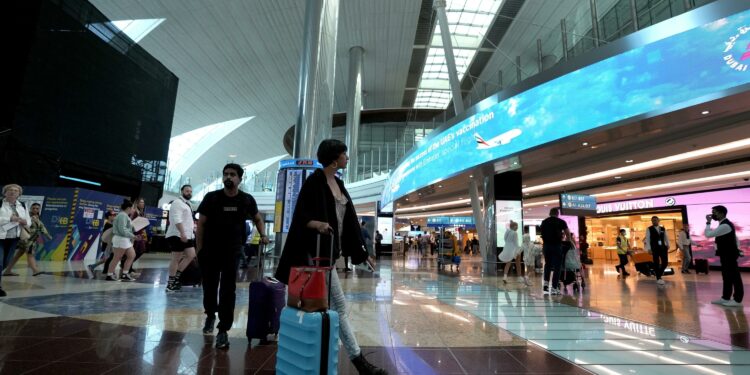 Aficionados optan por viajar de Dubái a partidos en Qatar