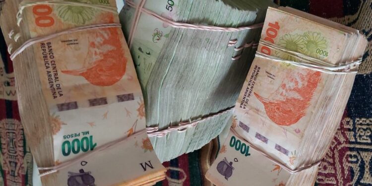 Ahorrar para viajar: cuando los pesos queman