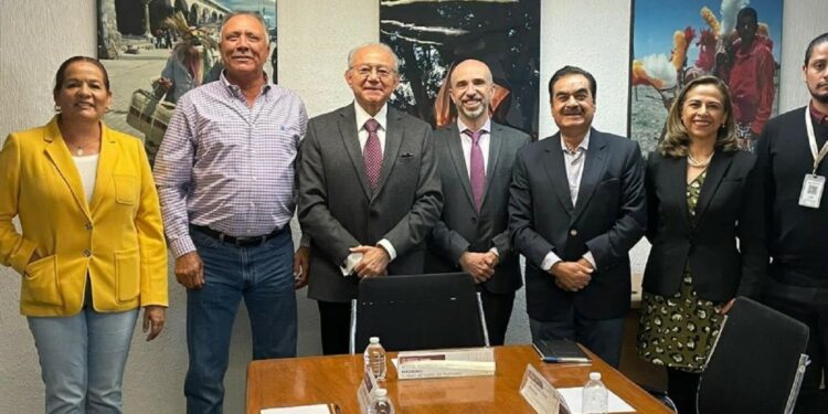 Alcalde de El Fuerte gestiona ante la SECTUR infraestructura