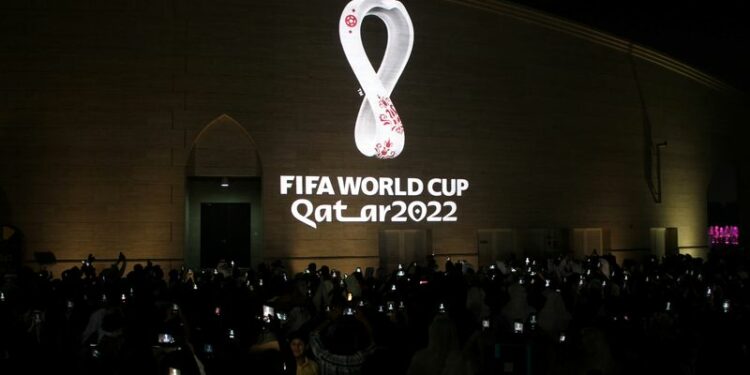 FOTO DE ARCHIVO. El logo oficial del torneo para el Mundial de Qatar 2022 en la pared de un anfiteatro, en Doha, Qatar. 3 de septiembre de 2019. REUTERS/Naseem Zeitoun