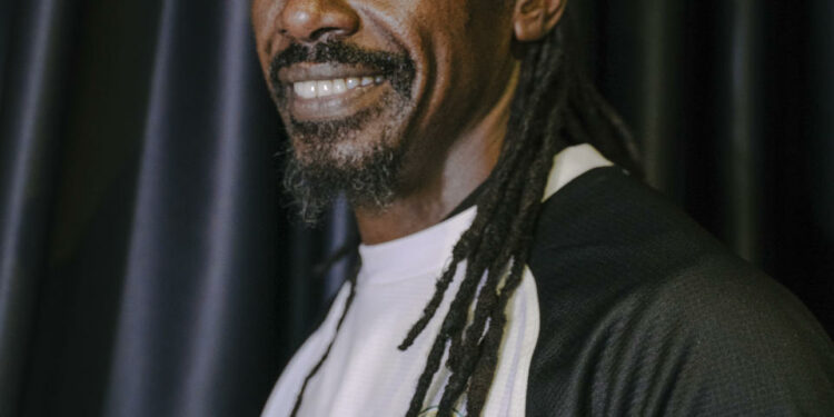 Aliou Cissé, entrenador de la selección nacional de futbol de Senegal, en Diamniadio, Senegal, el 31 de marzo de 2022. (Carmen Abd Ali/The New York Times)
