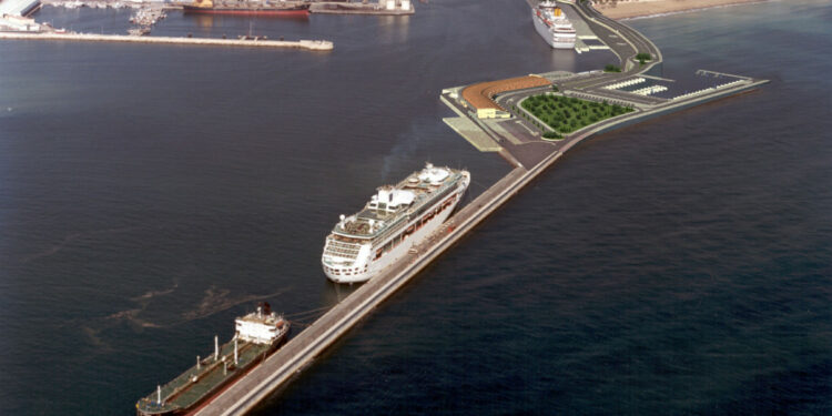 Andalucía apuesta por un crucero que recorra sus principales puertos