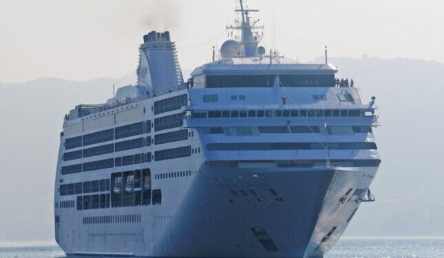 Arriba el Crucero "Regent Seven Seas Cruises" al puerto de Acapulco