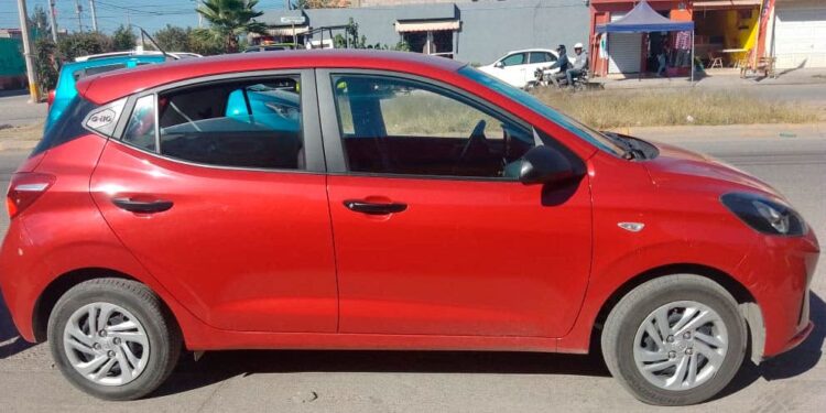 Aseguran a pareja por robo a comercio