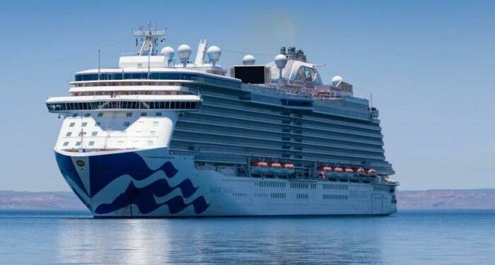 Atraca crucero en Sidney con 800 casos positivos de Covid