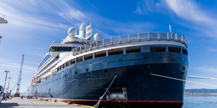 Atracó por primera vez en Ushuaia el crucero antártico “Le Commandant Charcot” 