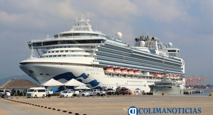 Ayuntamiento de Manzanillo recibe a tripulación y entrega placa al Crucero Diamond Princess