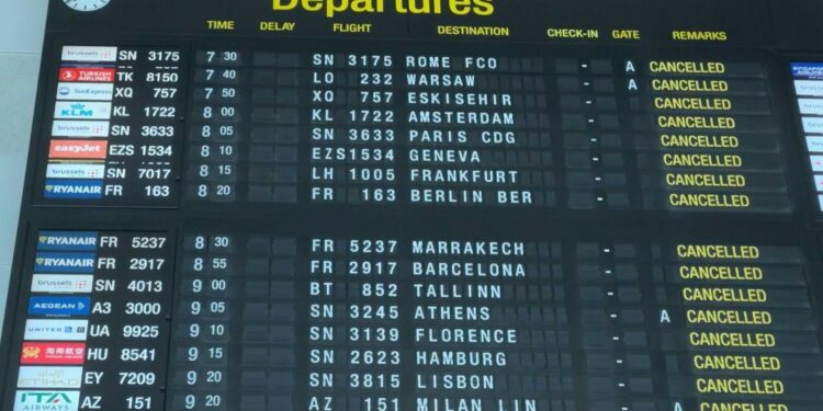El aeropuerto de Bruselas, el más importante de Bélgica, canceló más del 50% de los vuelos de este martes (AFP/Archivo)