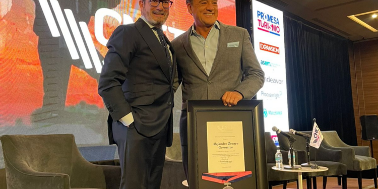 CNET entrega reconocimiento al Liderazgo Turístico a Zozaya
