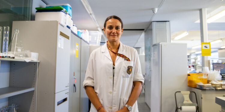 Sargento Ángela Sánchez, jefa de la Unidad Central de Química Forense que analiza las muestras de drogas incautadas en las calles catalanas por la policía autonómica / GALA ESPÍN - CG