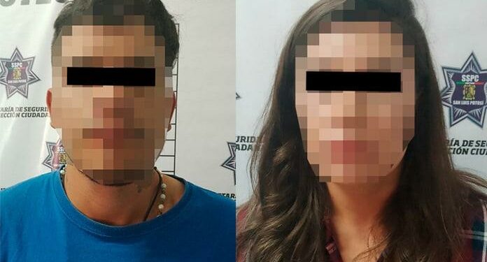 Capturan a pareja tras asalto a tienda OXXO