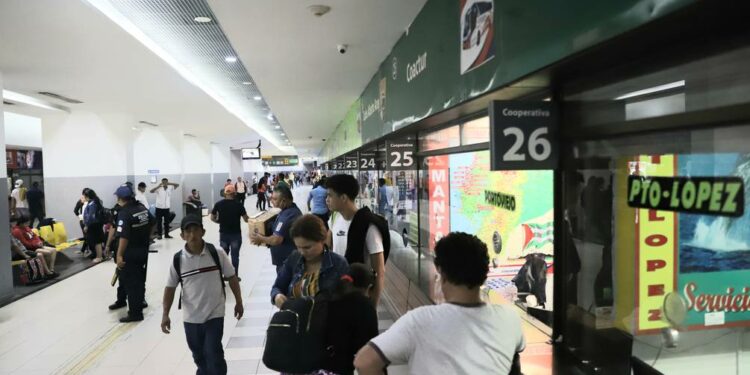 Casi 300.000 viajeros se proyecta que se movilicen a través de las terminales de Guayaquil, aunque el estado de excepción puede variar planes | Comunidad | Guayaquil