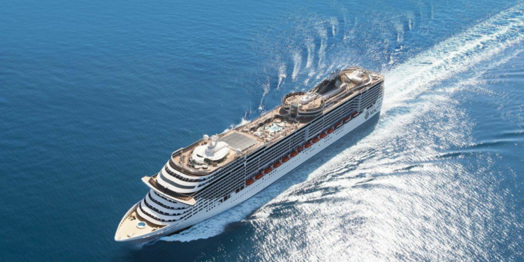 Cómo es el alucinante crucero que hospeda argentinos