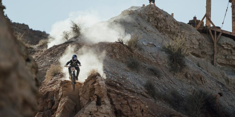 Ciclista en el Red Bull Rampage de Utah