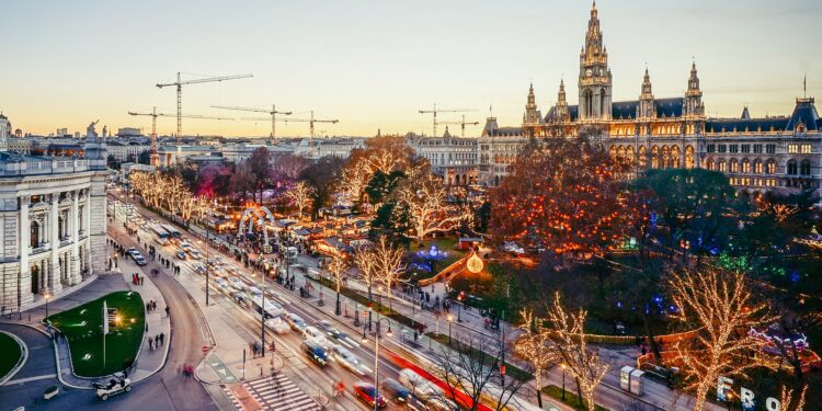 El Mercadillo de Navidad de la Plaza del Ayuntamiento es uno de los más espectaculares de Viena © stadt wien marketing_Sebastian Toth