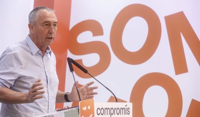 El portavoz de Compromís en el Congreso, Joan Baldoví, ofrece una rueda de prensa, en la sede de Compromís, a 11 de octubre de 2022, en Valencia, Comunidad Valenciana (España).