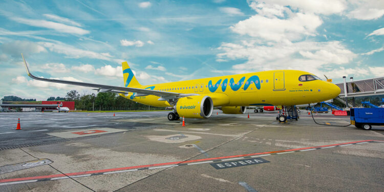 Imagen de archivo de un avión de Viva Air. La aerolínea de bajo costo hizo un llamado a los colombianos para que eviten que desaparezca. Foto: Viva Air