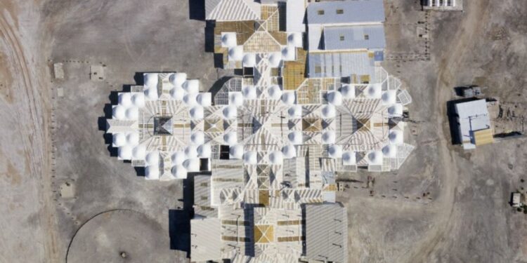 Conoce el único hotel hecho 100% de sal en el mundo (sus paisajes naturales te maravillarán)