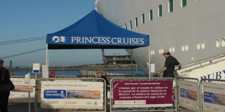 Continúa el arribo de cruceros a Puerto Vallarta