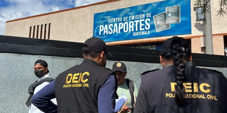 Continúan cobros ilegales por citas de pasaportes y Migración dice que coordina operativos
