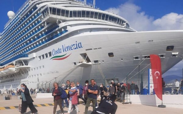 Costa Venezia pone fin a temporada en Bodrum Cruise Port