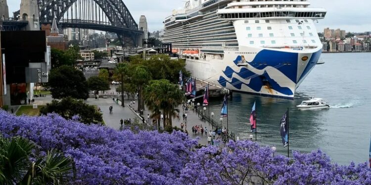 Covid: un crucero atracó en Sidney con 800 positivos