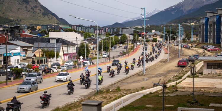 Caravana de motoviajeros en Ushuaia Foto Cristian Urrutia