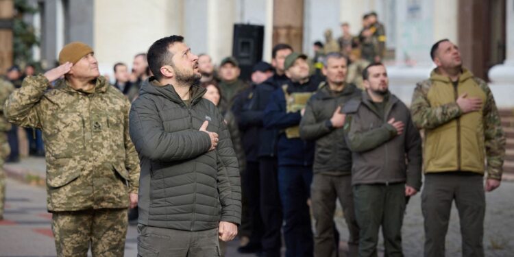De Bucha a Jersón: los viajes de Zelenski al frente de guerra que apuntalan su liderazgo | Internacional