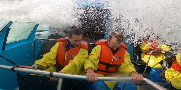 De crucero por los rápidos del río Niágara al más puro estilo Tutuki Splash