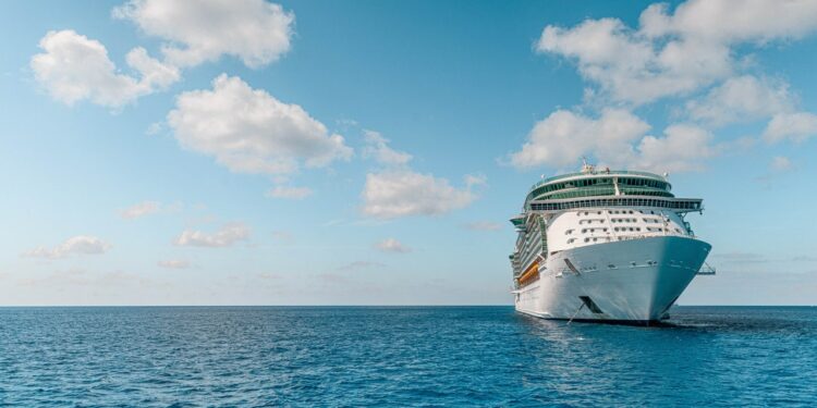Detectan 800 casos de Covid-19 en pleno viaje de un crucero de lujo por Australia