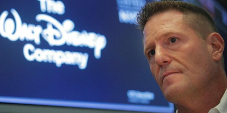 Disney limita contratación de empleados y los viajes de sus ejecutivos