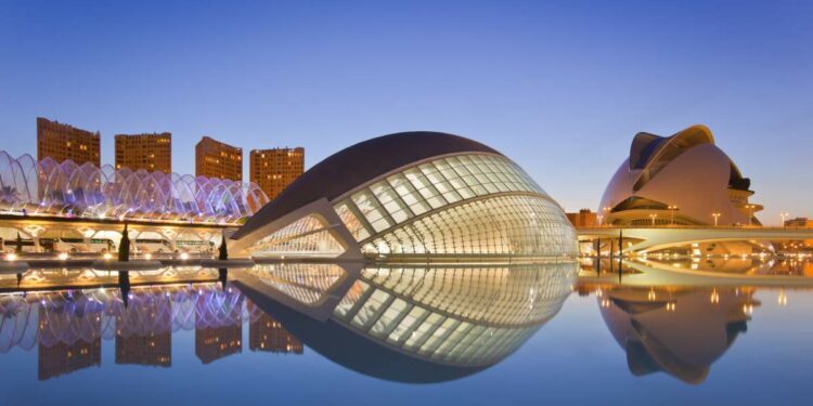 valencia-dreamstime.jpg