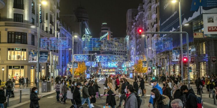 El Ayuntamiento no cerrará en Navidad el tráfico en la Gran Vía como otros años | Madrid
