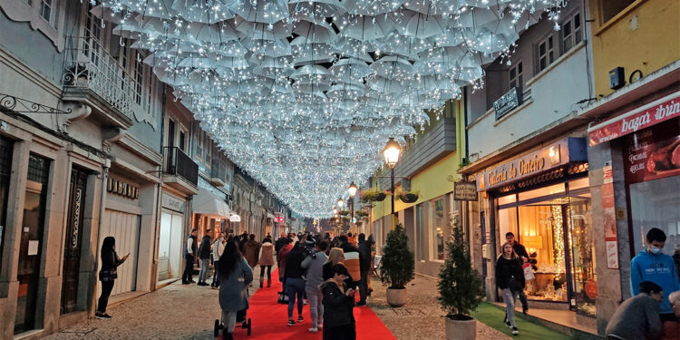 El Natal portugués con el Papá Noel más grande del mundo que desafía a la Navidad de Vigo