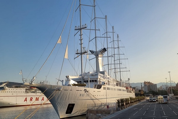 El Puerto de Almería recibe al crucero Wind Surf este lunes El Puerto de Almería recibe al crucero Wind Surf este lunes