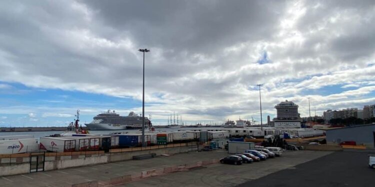 El Puerto de Santa Cruz de Tenerife este miércoles. DA