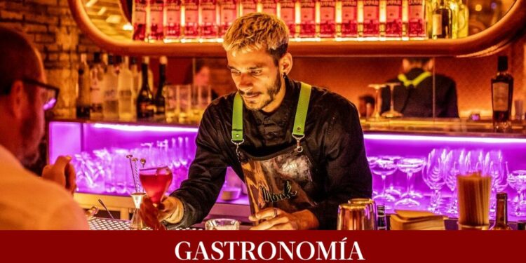 El bar clandestino escondido en una tienda de alimentación de Barcelona