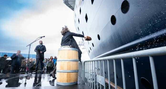 El crucero Havila Capella es bautizado en Noruega