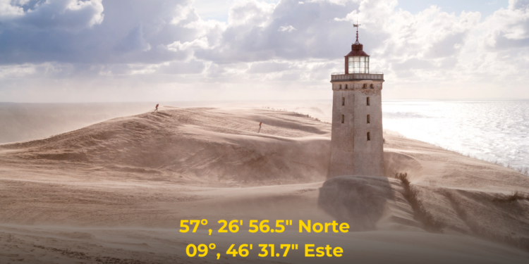 El faro que tuvo que ser rescatado de un mar de arena