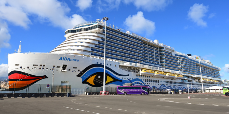 El muelle de Santa Catalina vive su mes más intenso de cruceros con doce días seguidos de llegadas